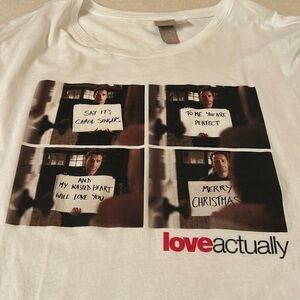 H&M “Love Actually” Plus Size Tee 4X 26/28
Looks to be unworn. Classic tee! 🎄